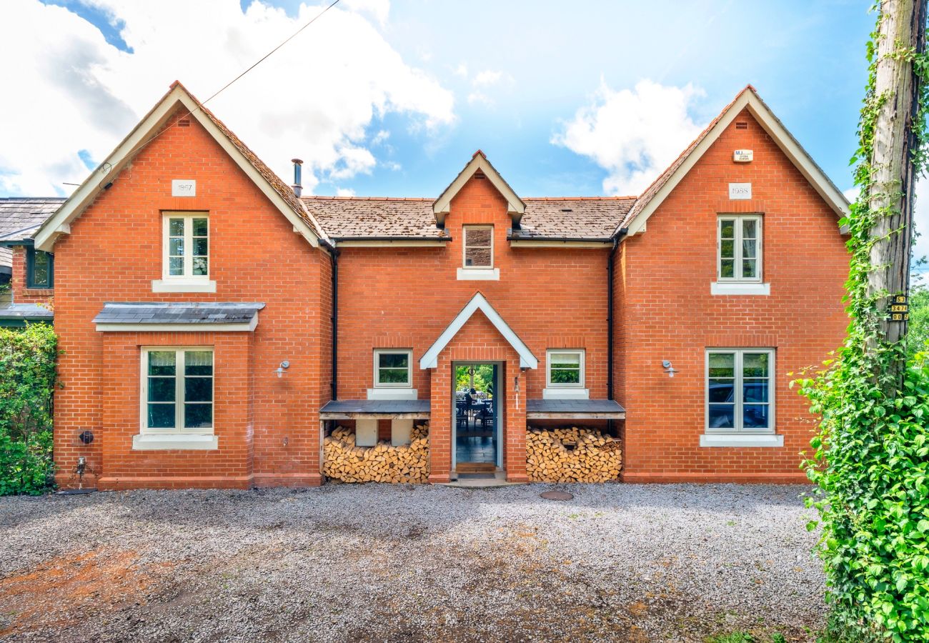 House in Raglan - The Old Schoolhouse at Penrhos