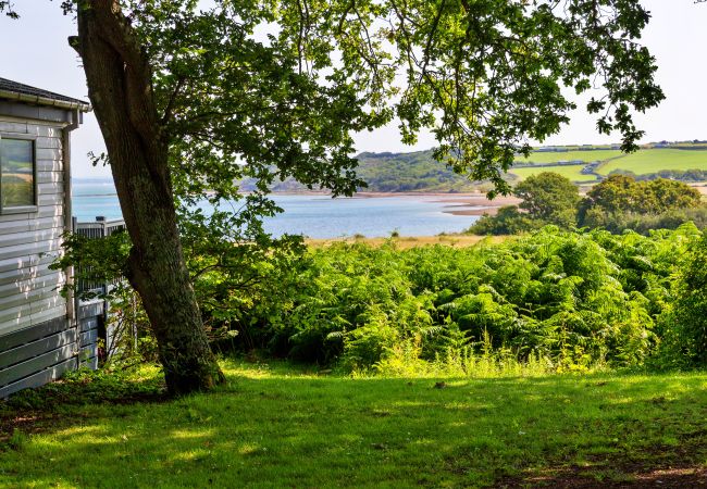 Villa in Great Thorness - Seascape