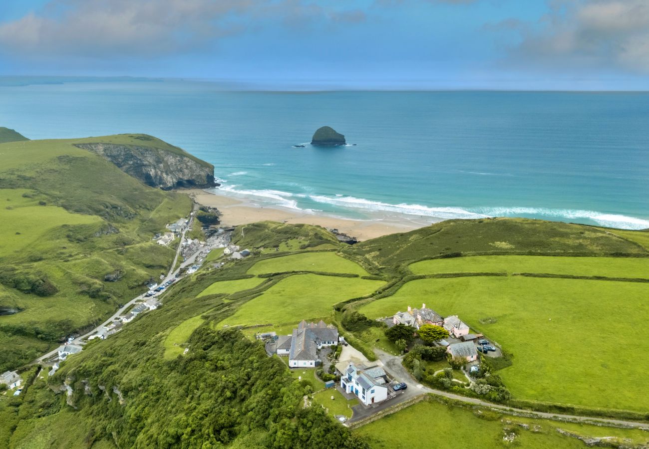 House in Treknow - Strand House