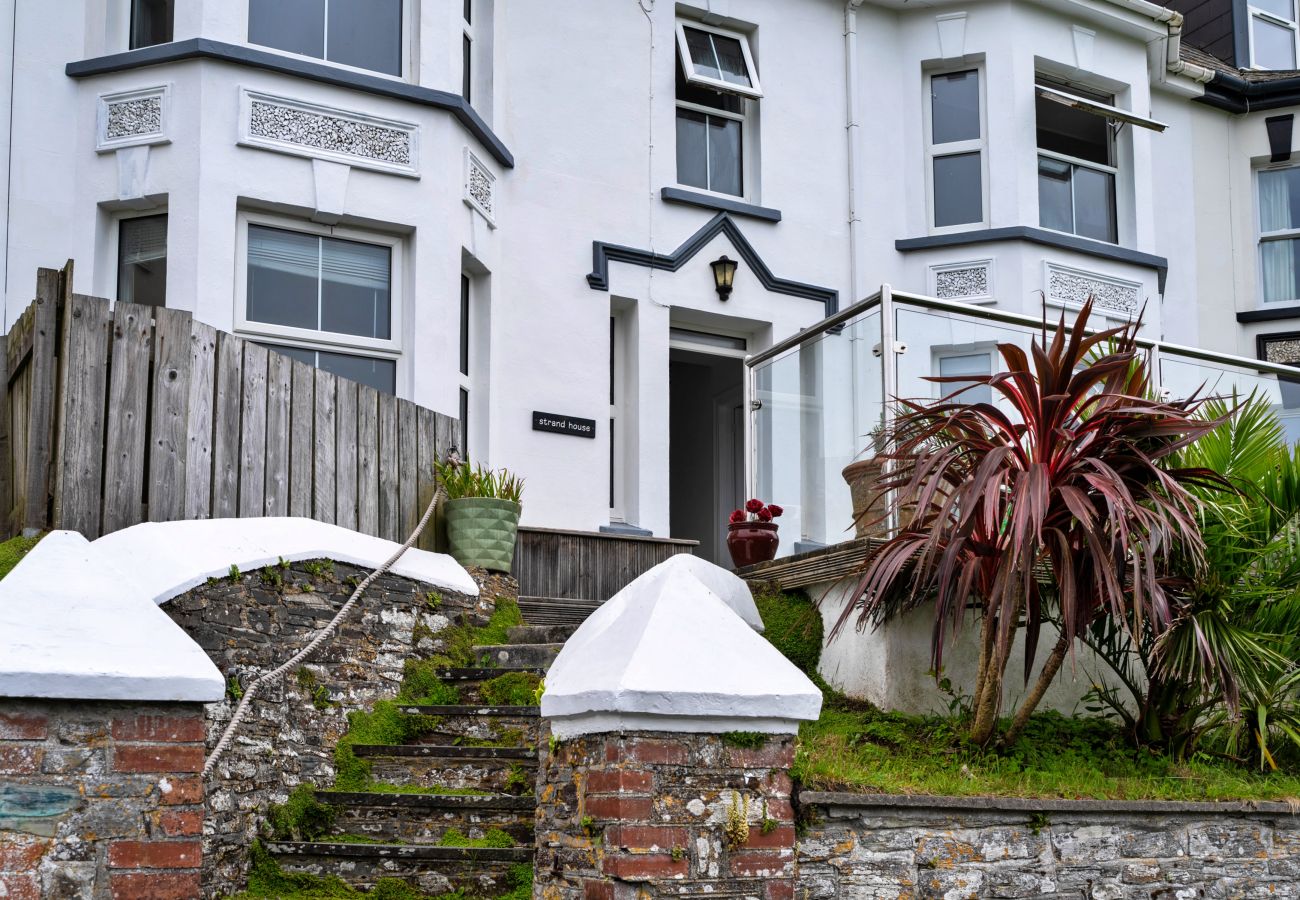 House in Treknow - Strand House