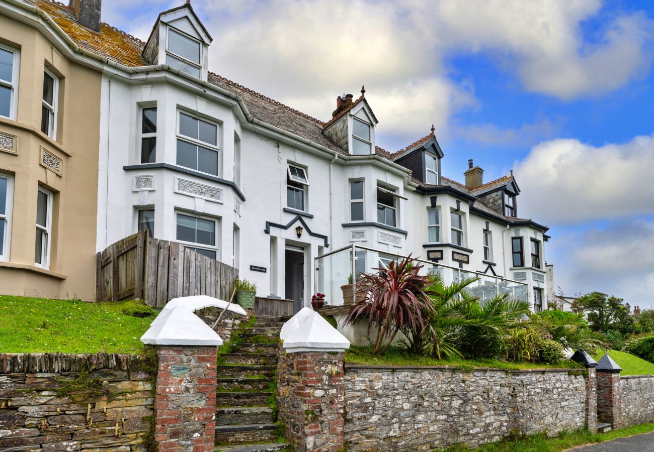 House in Treknow - Strand House