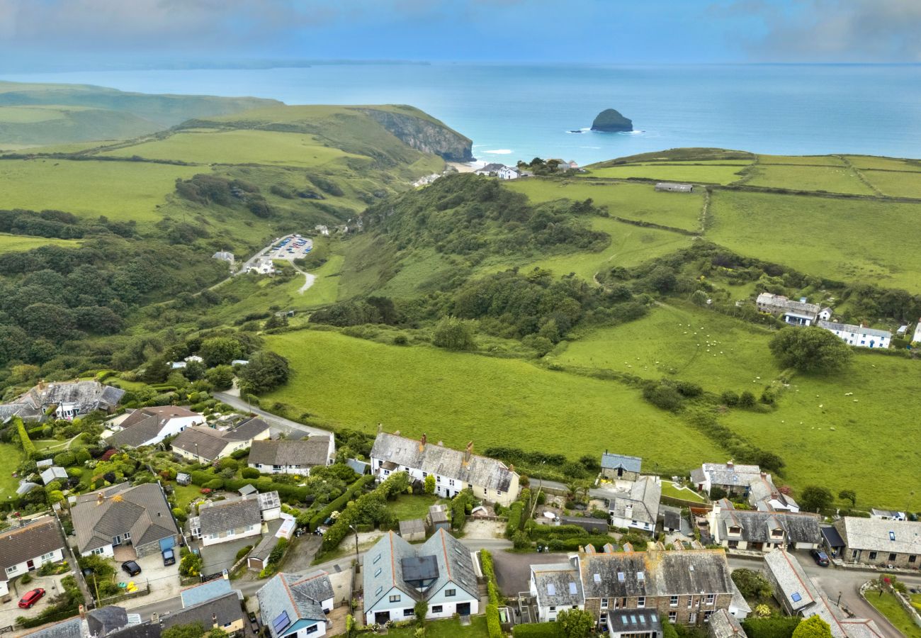 House in Treknow - Strand House
