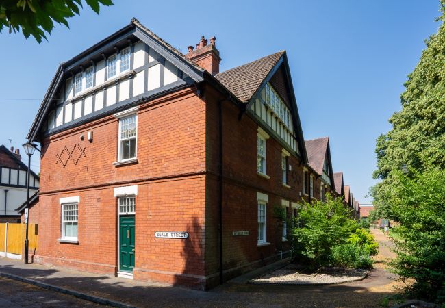  in Derby - House on The Green