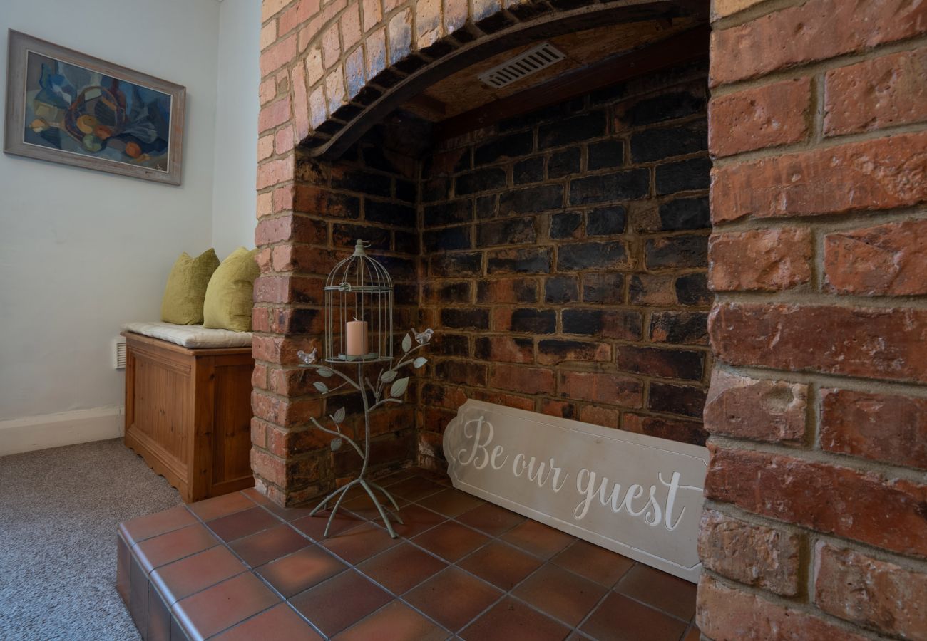 House in Derby - House on The Green