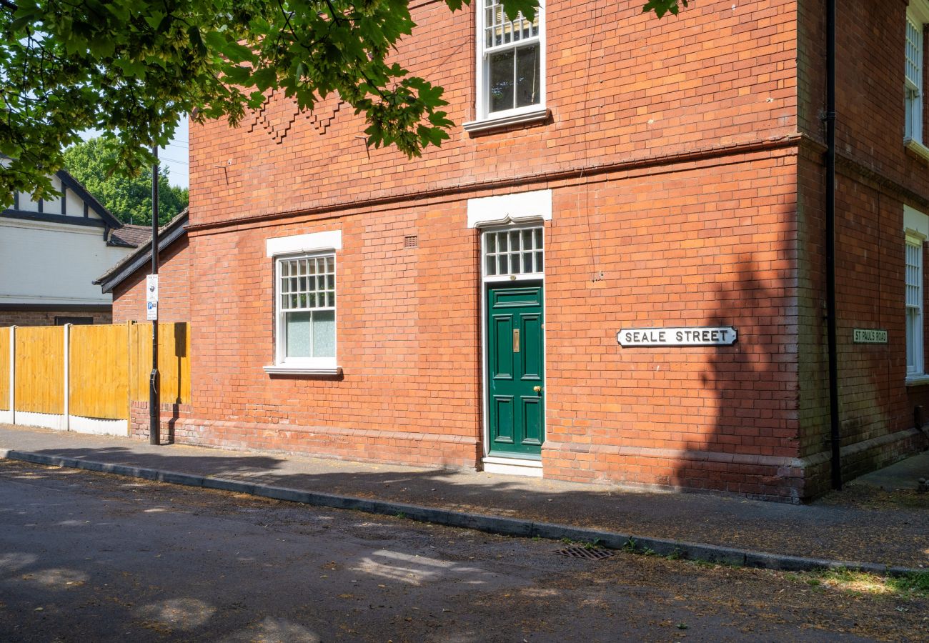 House in Derby - House on The Green