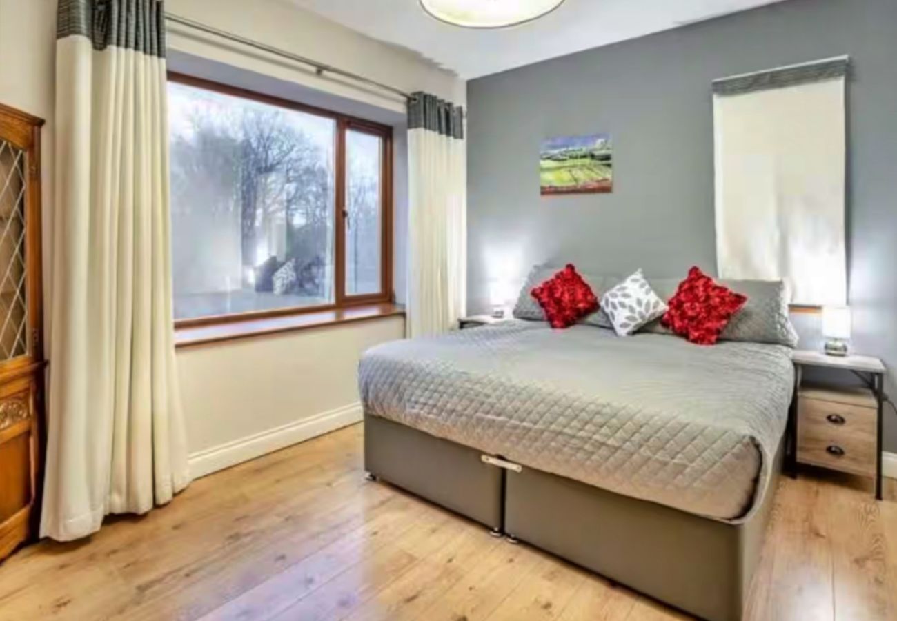 House in Bryncoch - Bryncoch Retreat