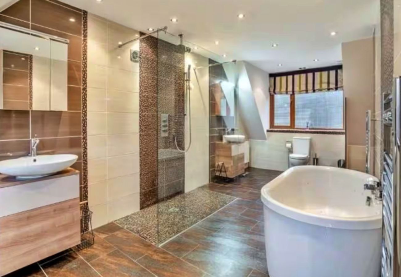 House in Bryncoch - Bryncoch Retreat