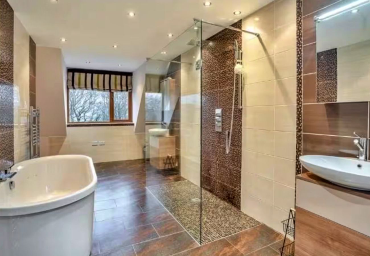 House in Bryncoch - Bryncoch Retreat