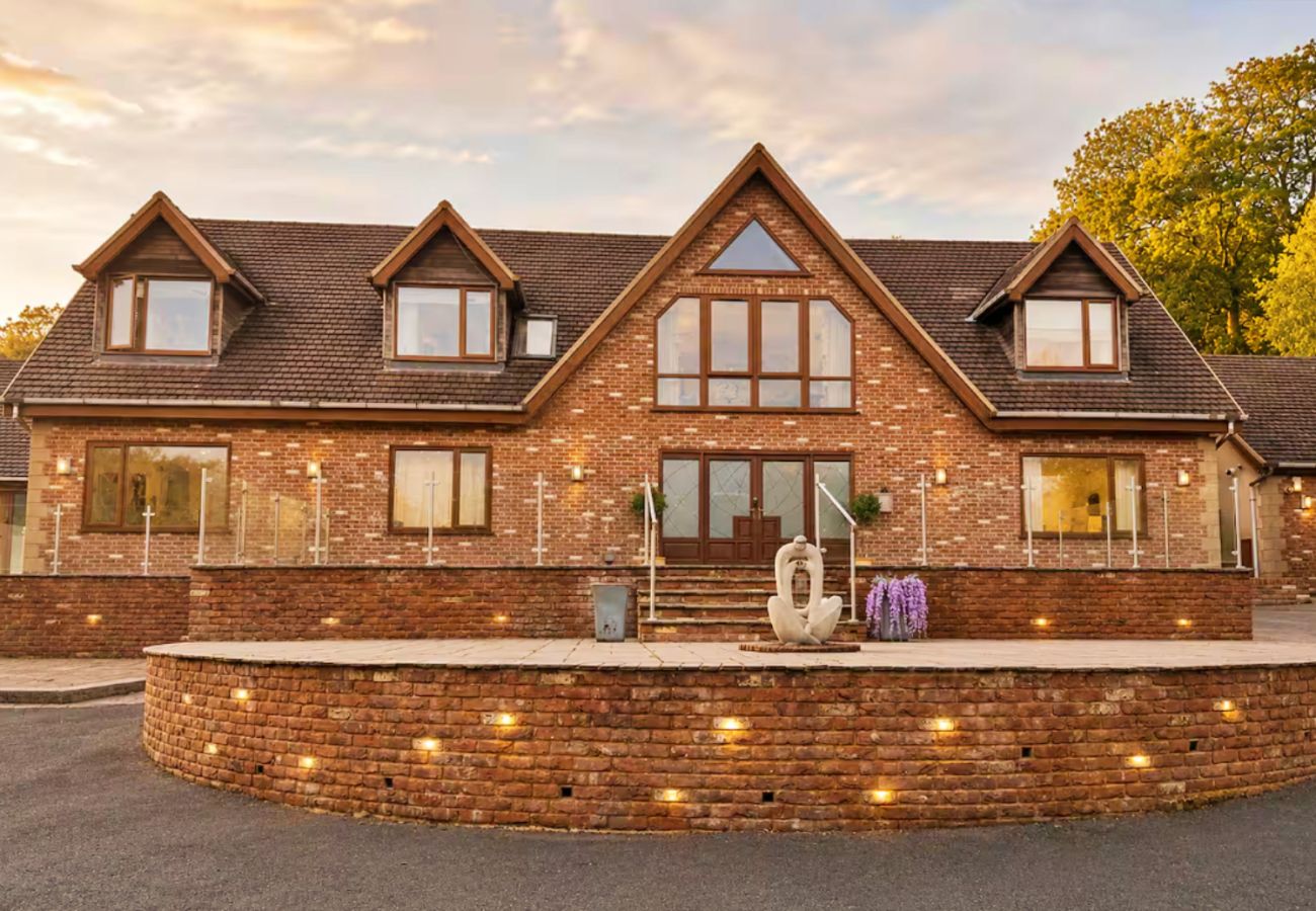 House in Bryncoch - Bryncoch Retreat