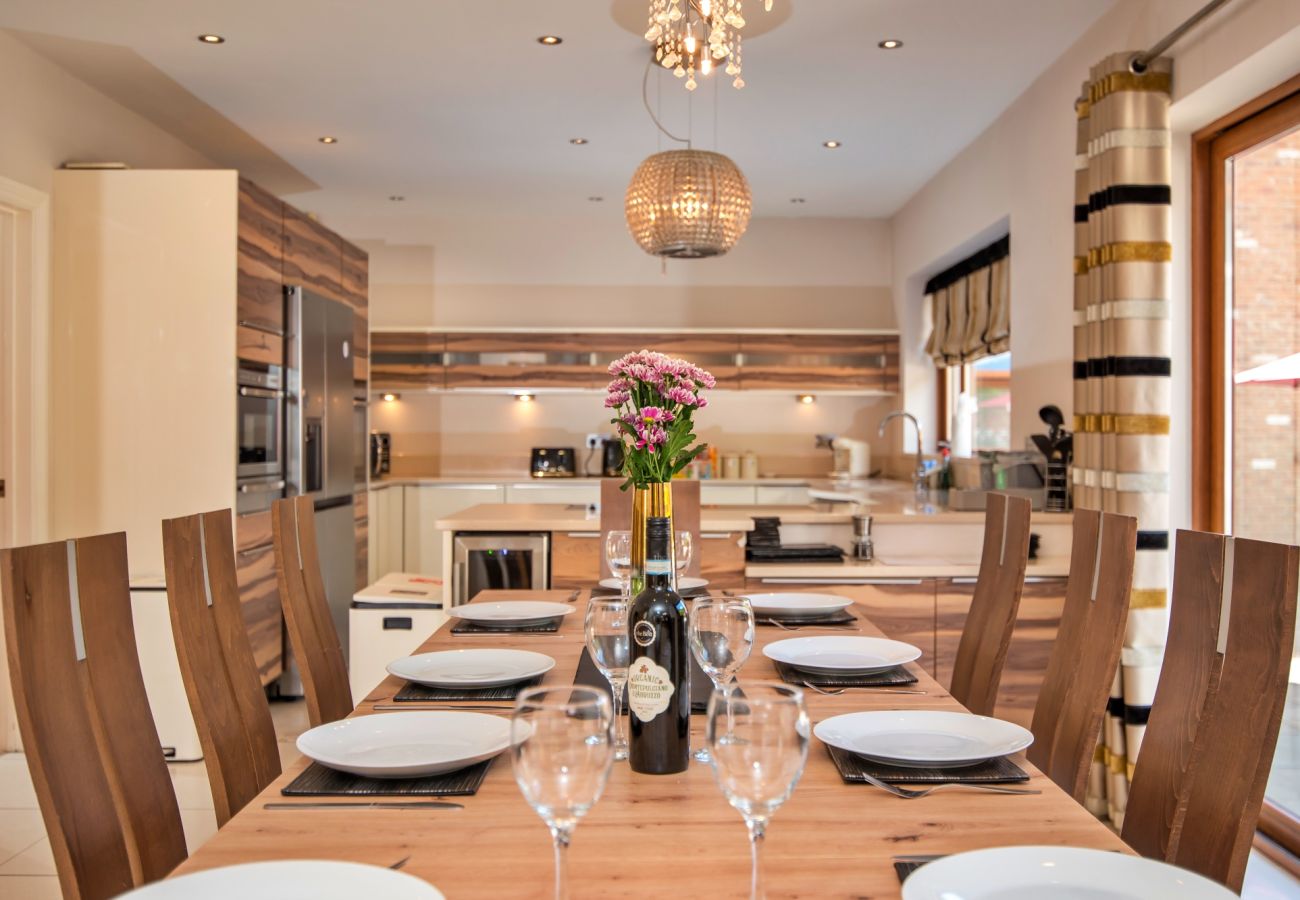 House in Bryncoch - Bryncoch Retreat