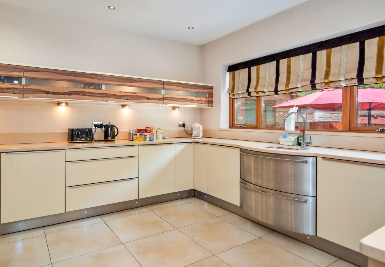 House in Bryncoch - Bryncoch Retreat
