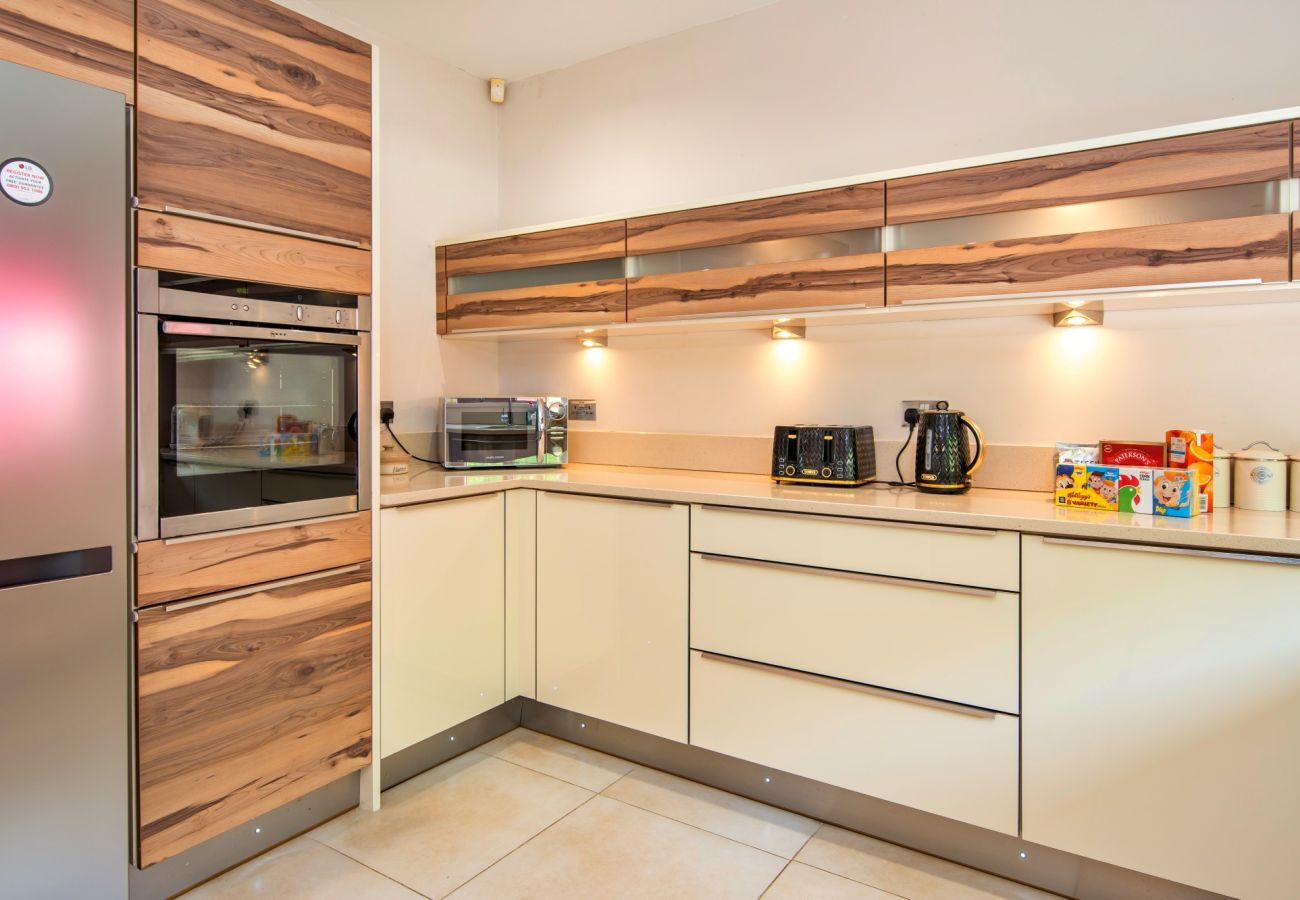 House in Bryncoch - Bryncoch Retreat