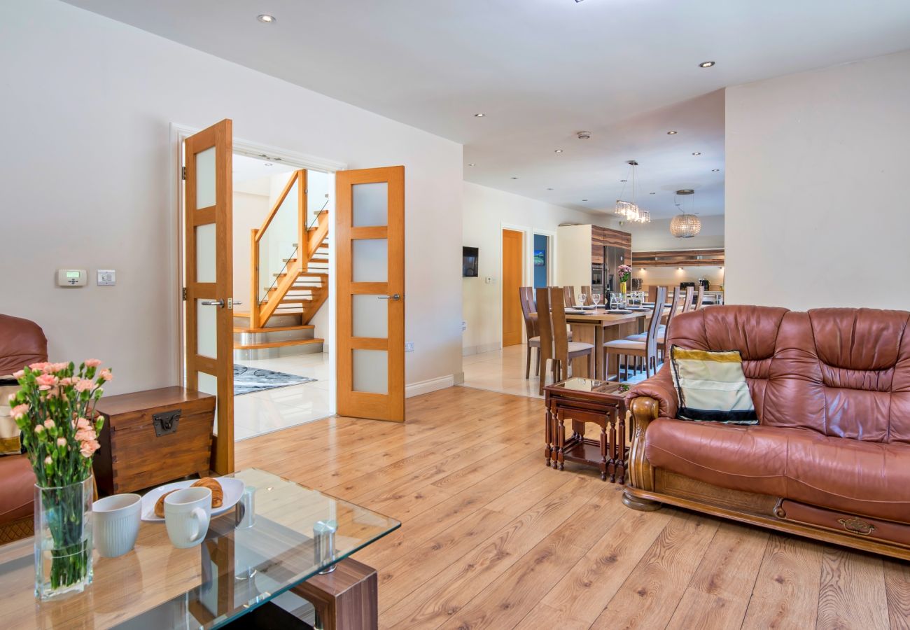 House in Bryncoch - Bryncoch Retreat