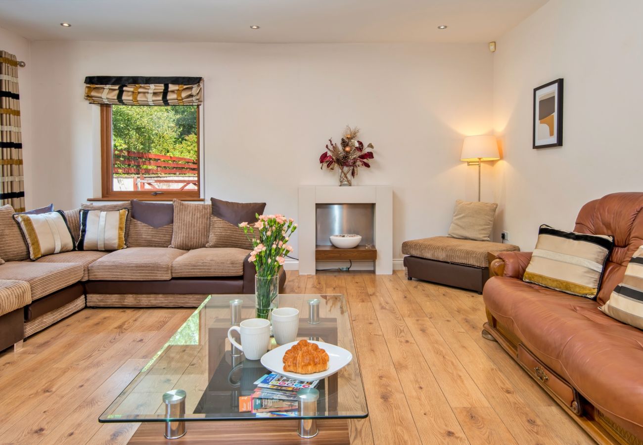 House in Bryncoch - Bryncoch Retreat