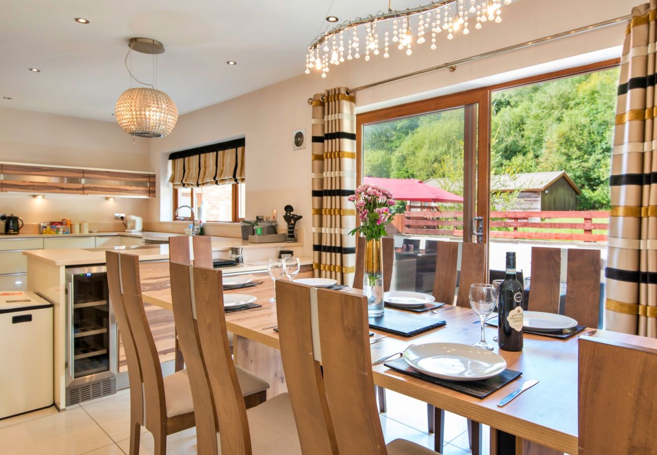 House in Bryncoch - Bryncoch Retreat