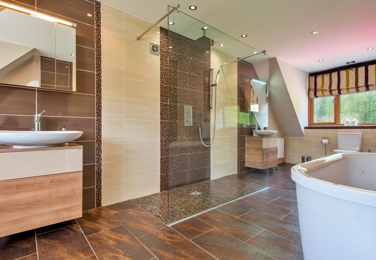 House in Bryncoch - Bryncoch Retreat