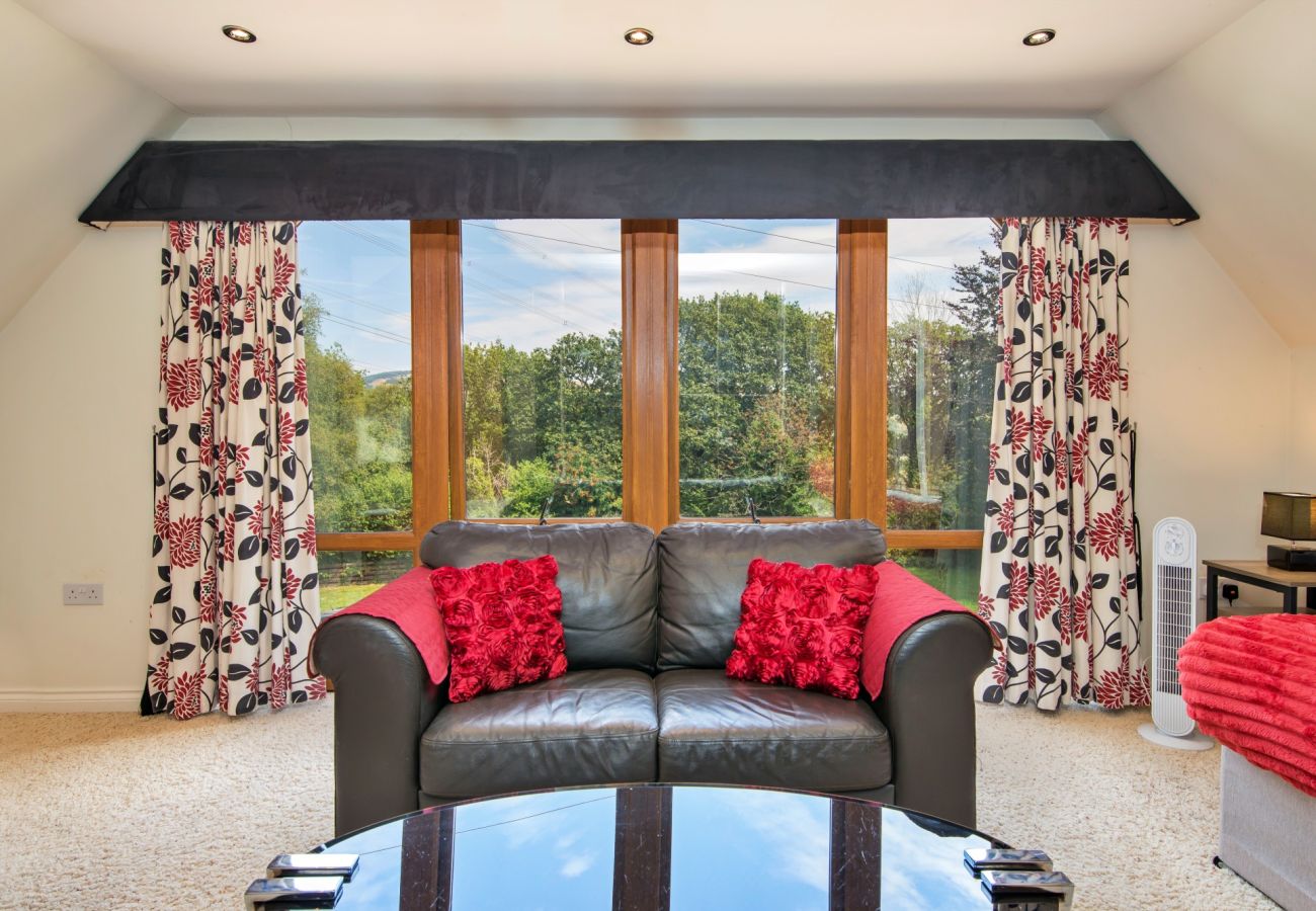 House in Bryncoch - Bryncoch Retreat