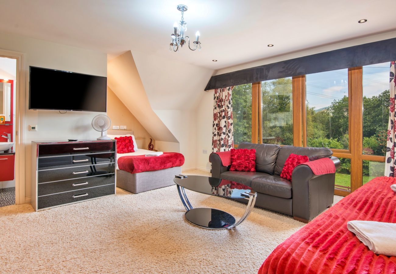 House in Bryncoch - Bryncoch Retreat