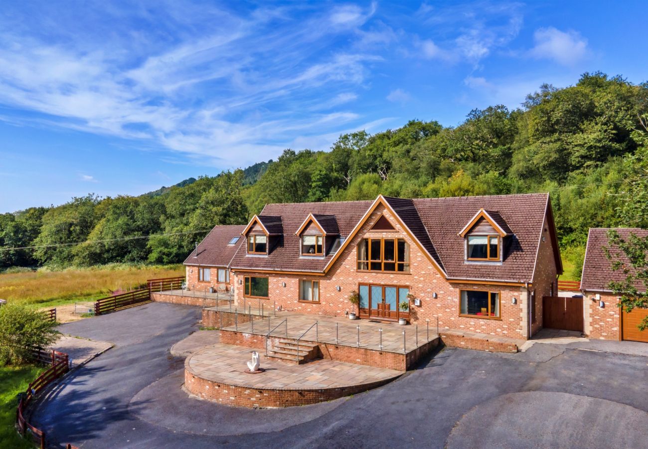 House in Bryncoch - Bryncoch Retreat