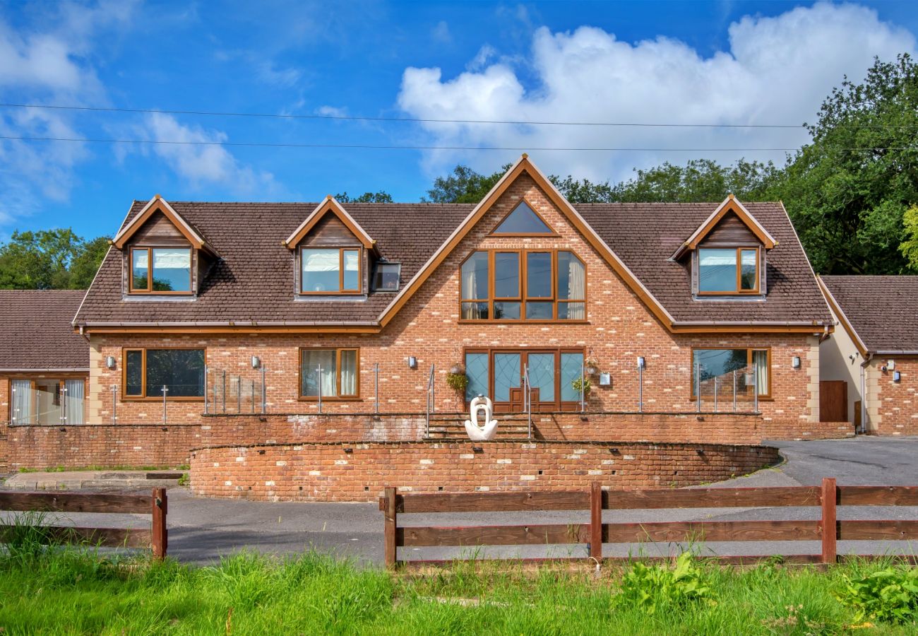 House in Bryncoch - Bryncoch Retreat