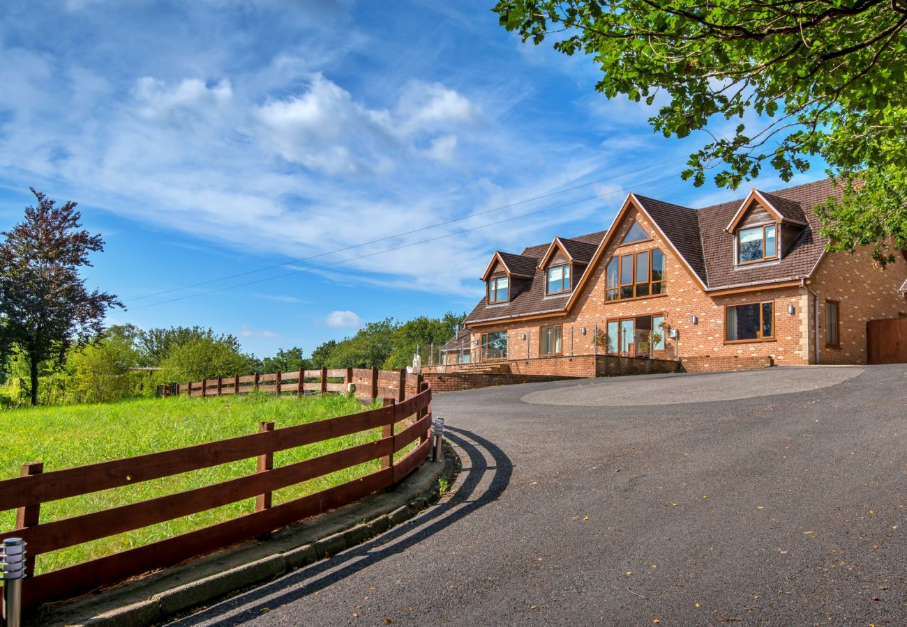 House in Bryncoch - Bryncoch Retreat