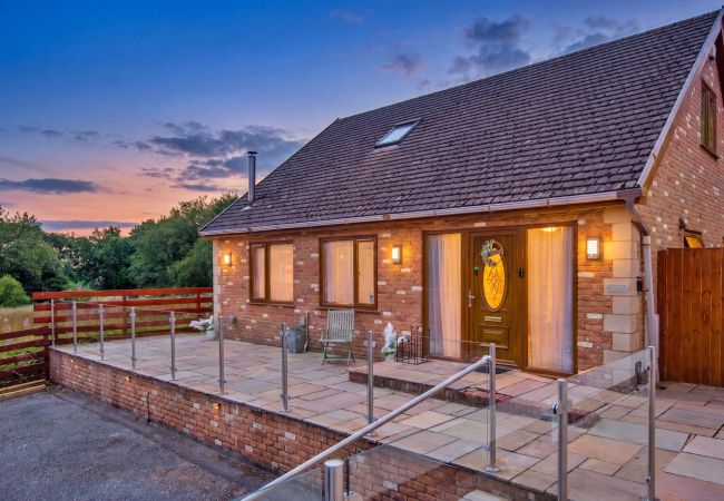 House in Bryncoch - Bryncoch Lodge