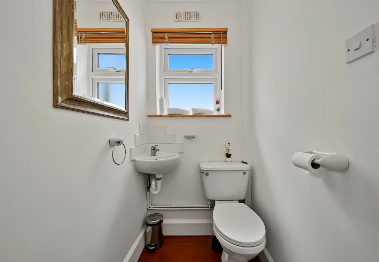 House in Edgware - Knoll Top