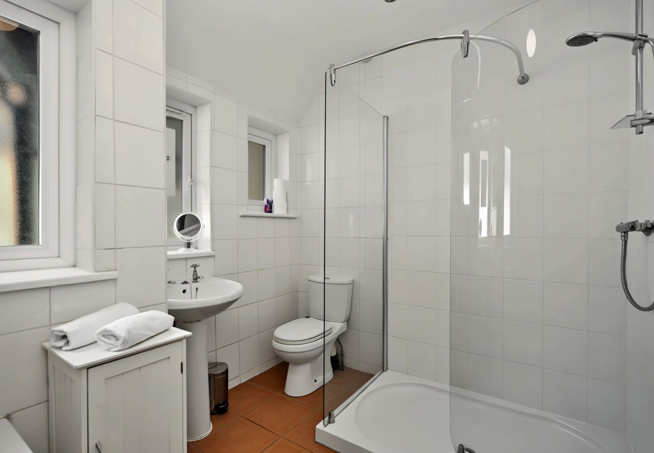 House in Edgware - Knoll Top