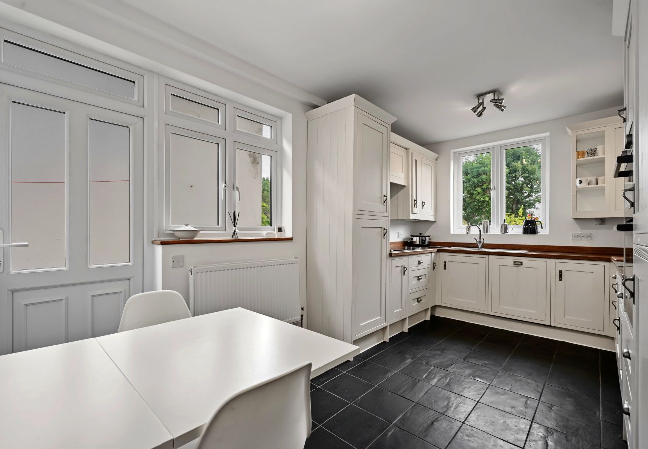House in Edgware - Knoll Top