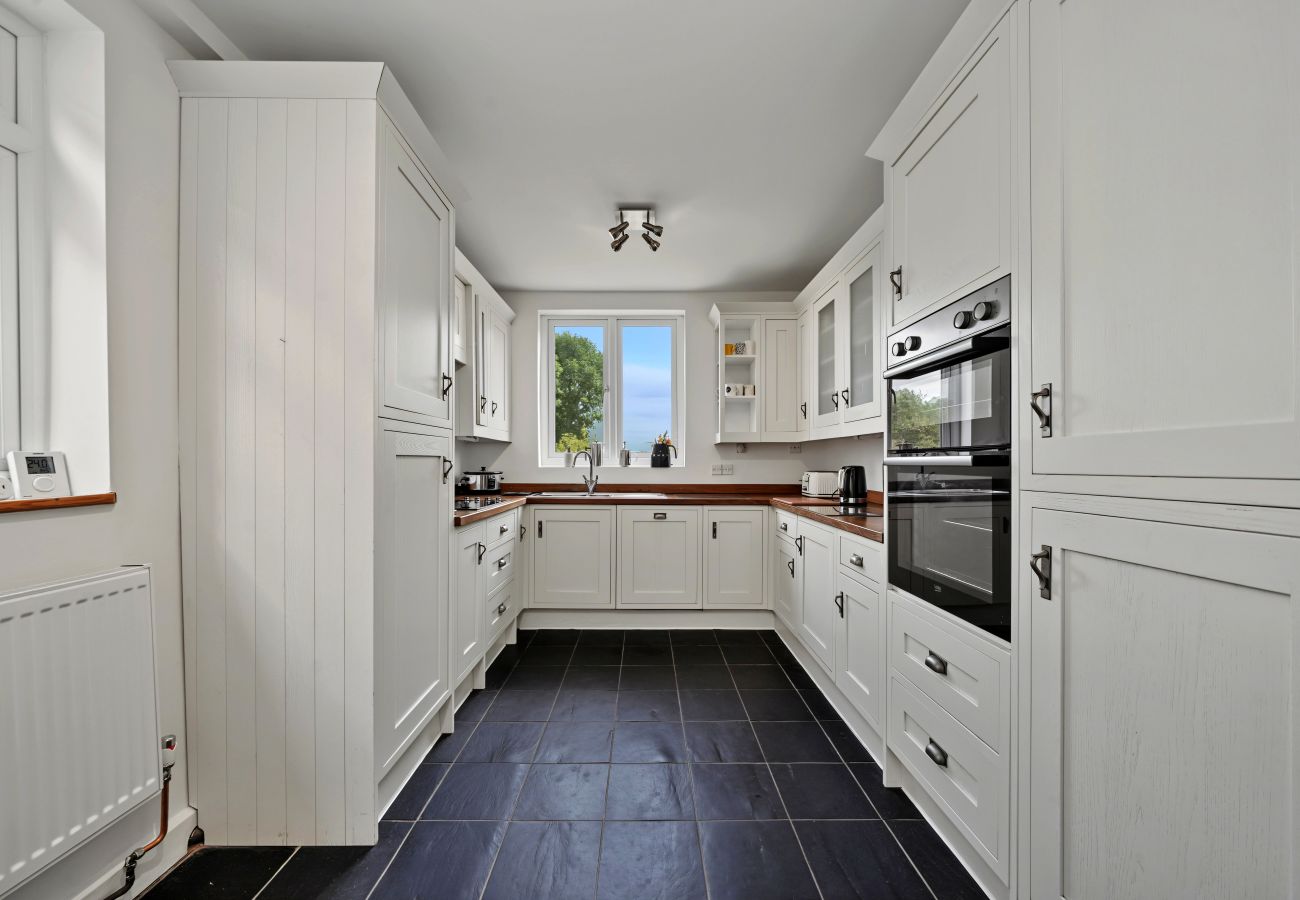 House in Edgware - Knoll Top