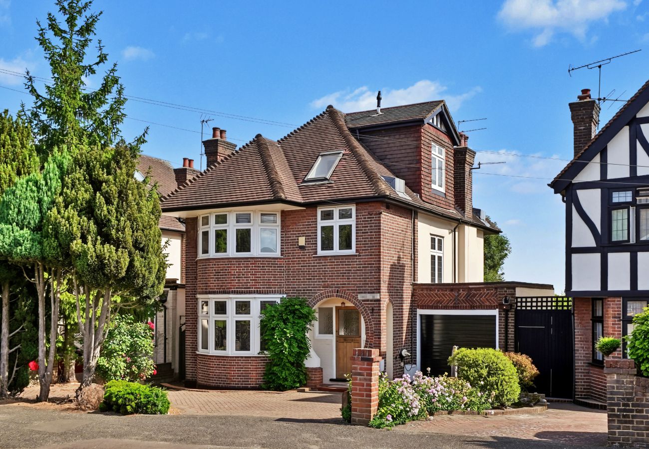 House in Edgware - Knoll Top