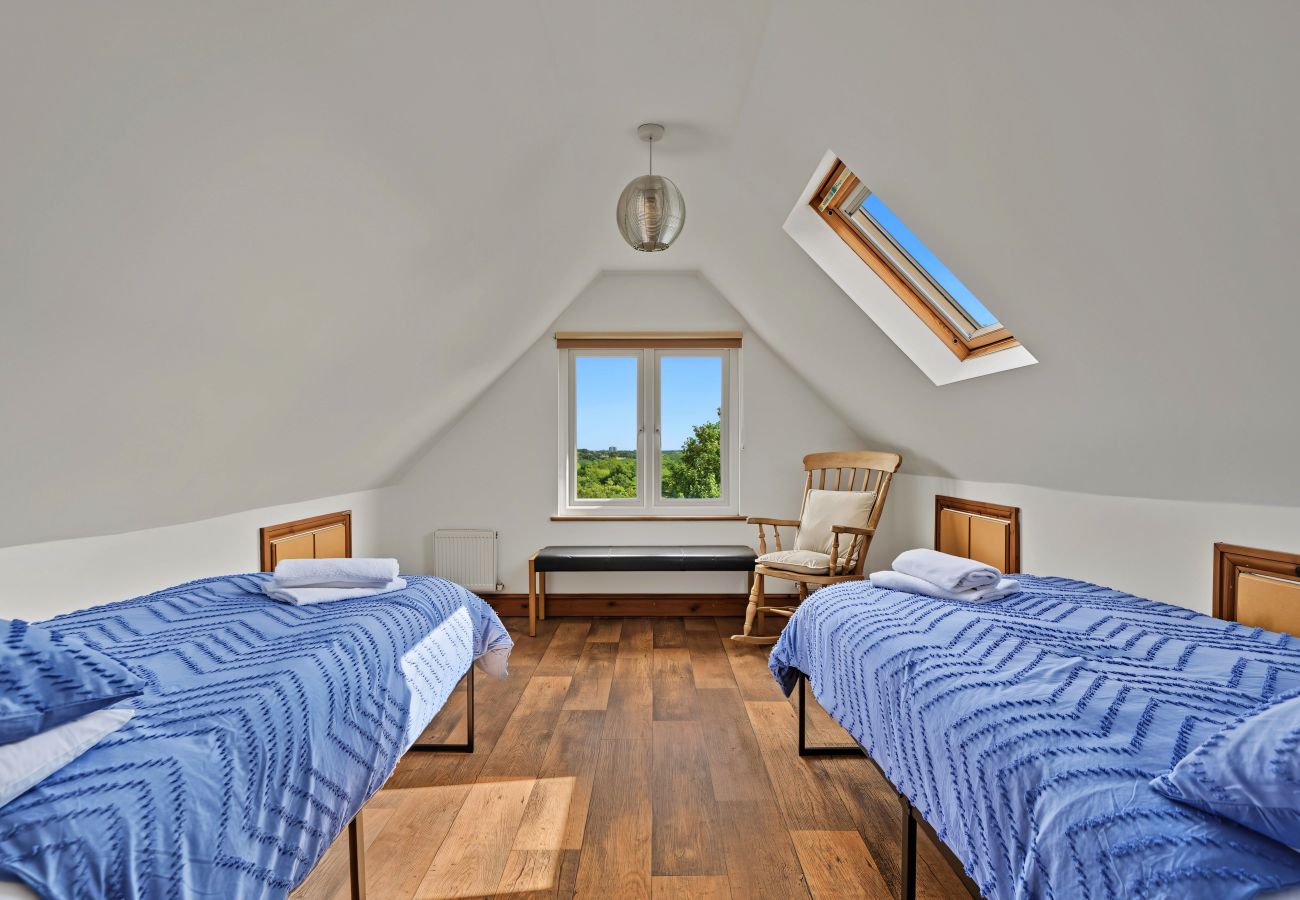 House in Edgware - Knoll Top