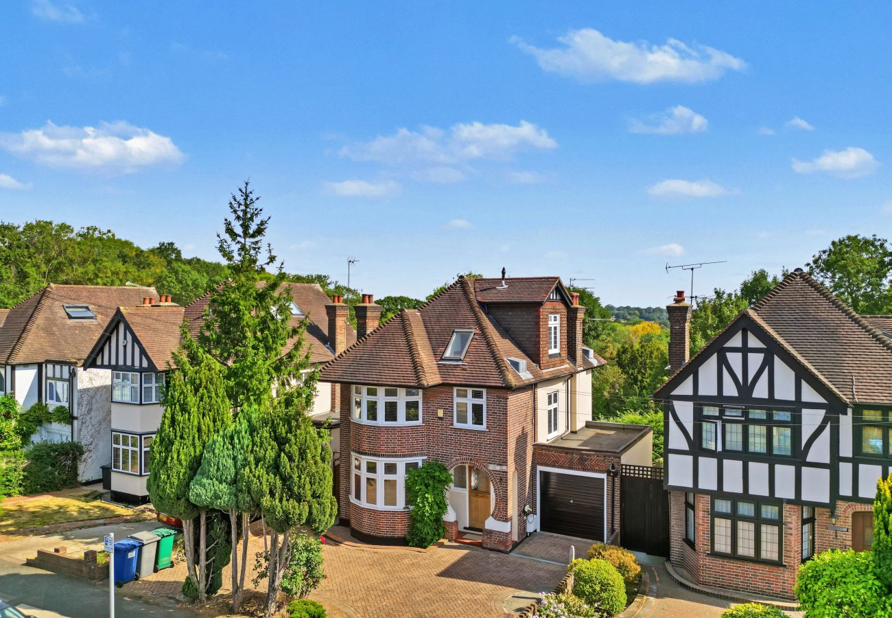 House in Edgware - Knoll Top