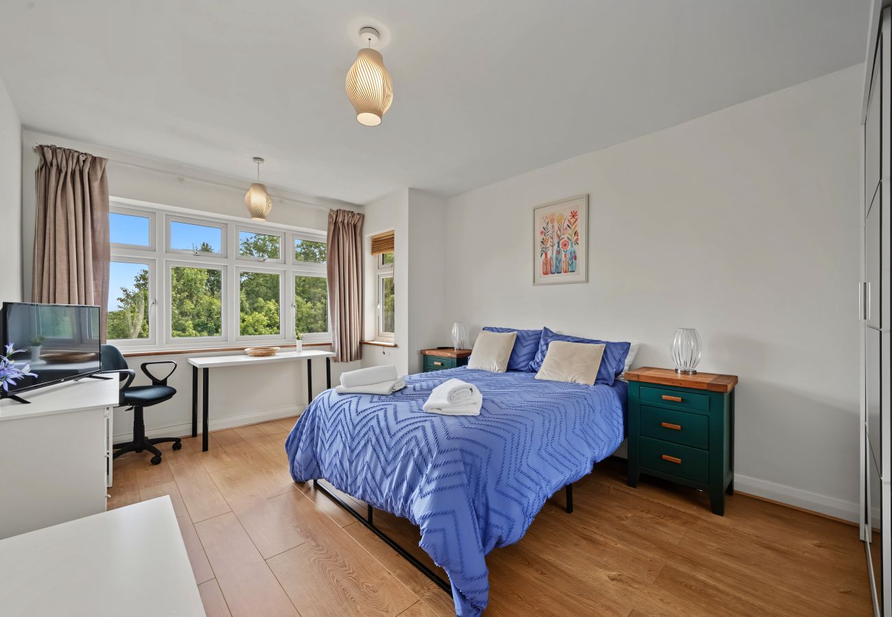 House in Edgware - Knoll Top