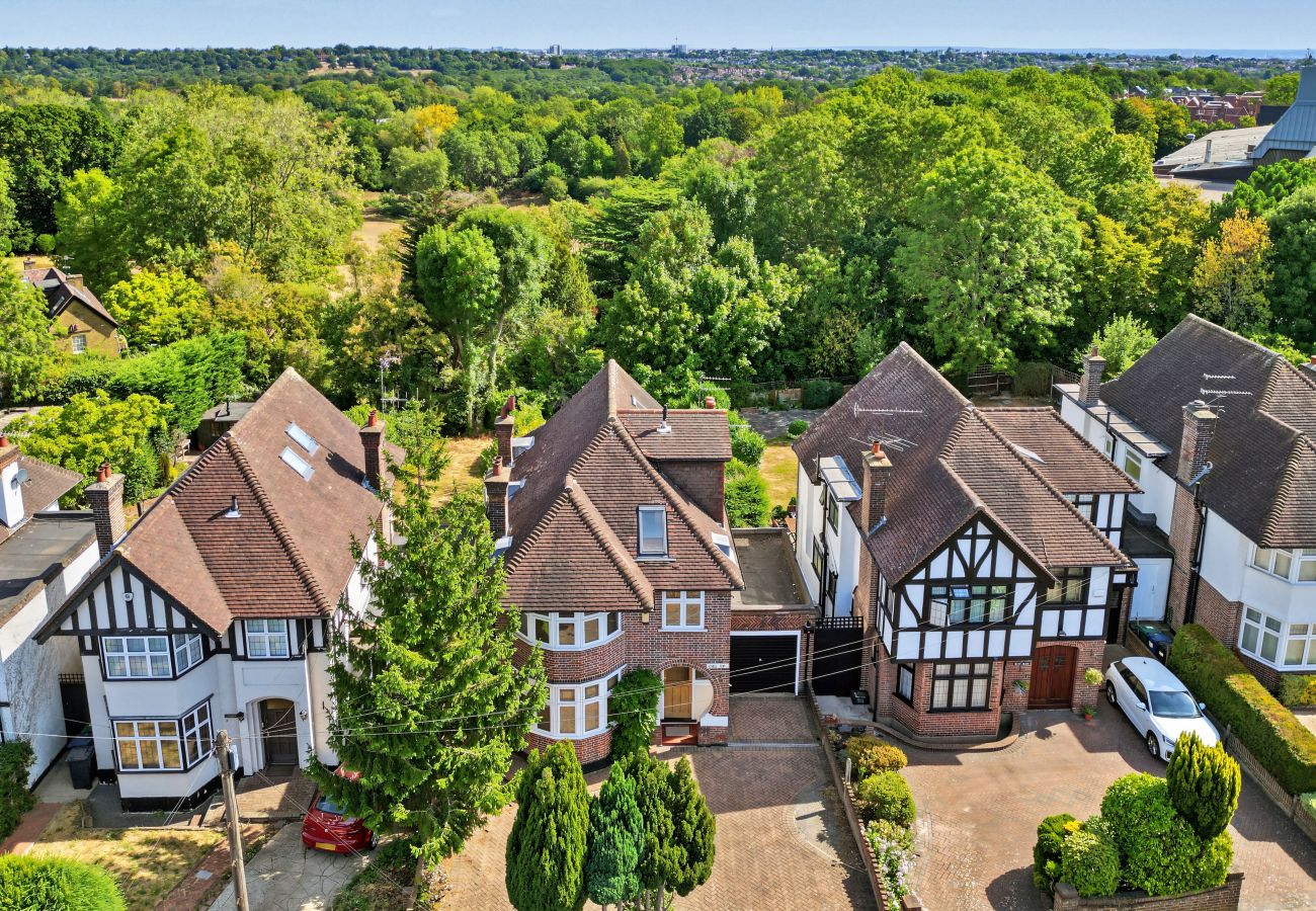 House in Edgware - Knoll Top