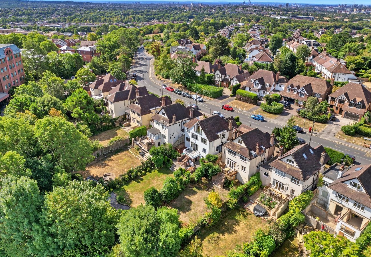 House in Edgware - Knoll Top