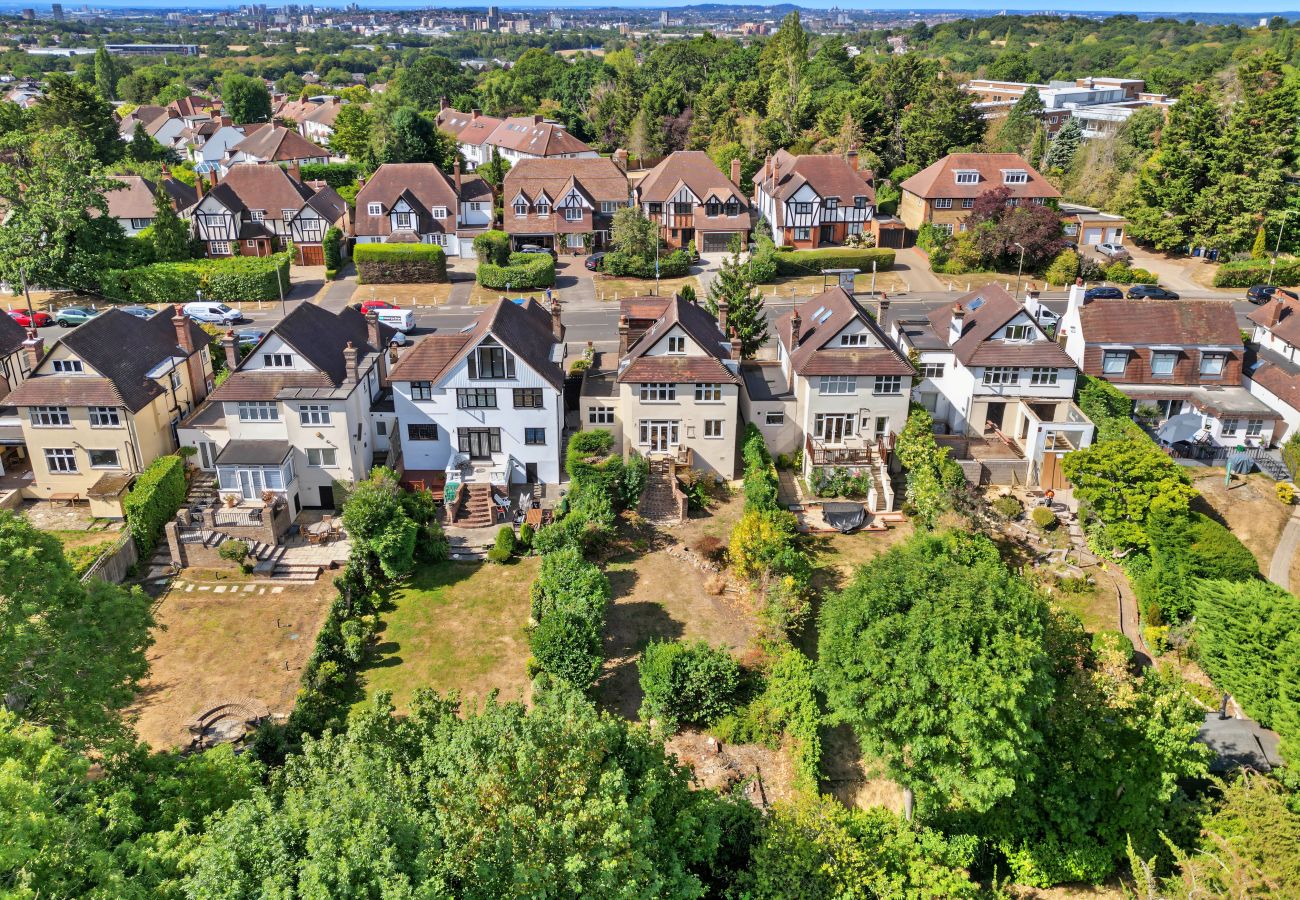 House in Edgware - Knoll Top