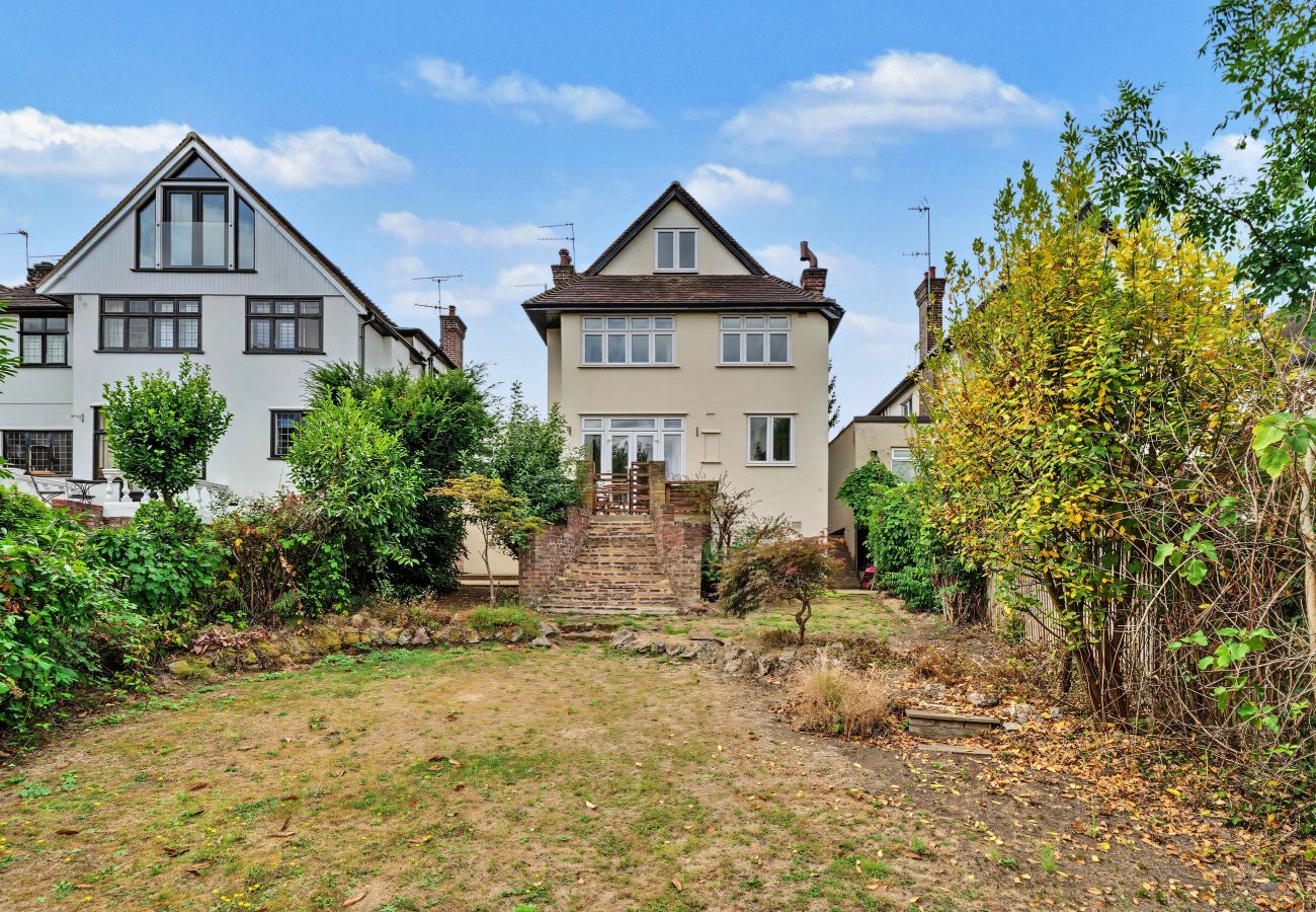 House in Edgware - Knoll Top