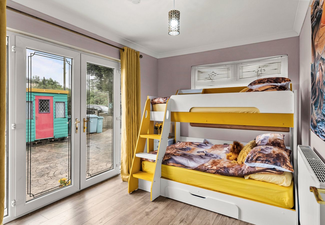 House in Shotts - Alicesprings