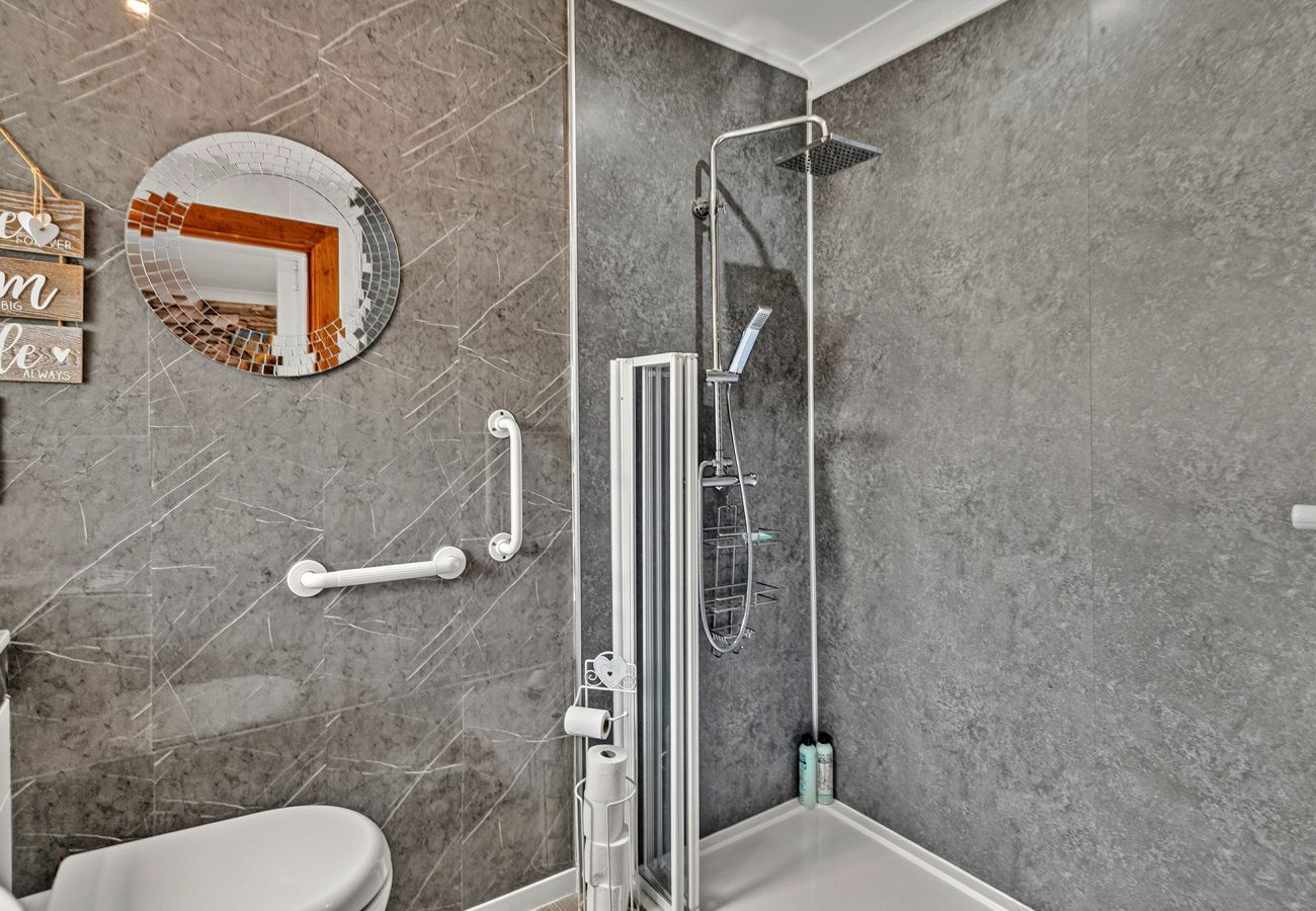 House in Shotts - Alicesprings