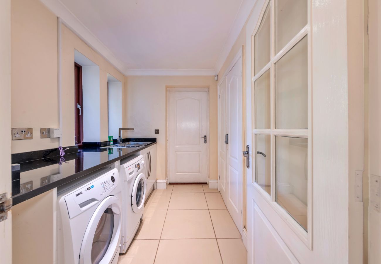 House in Wolverhampton - Tinacre