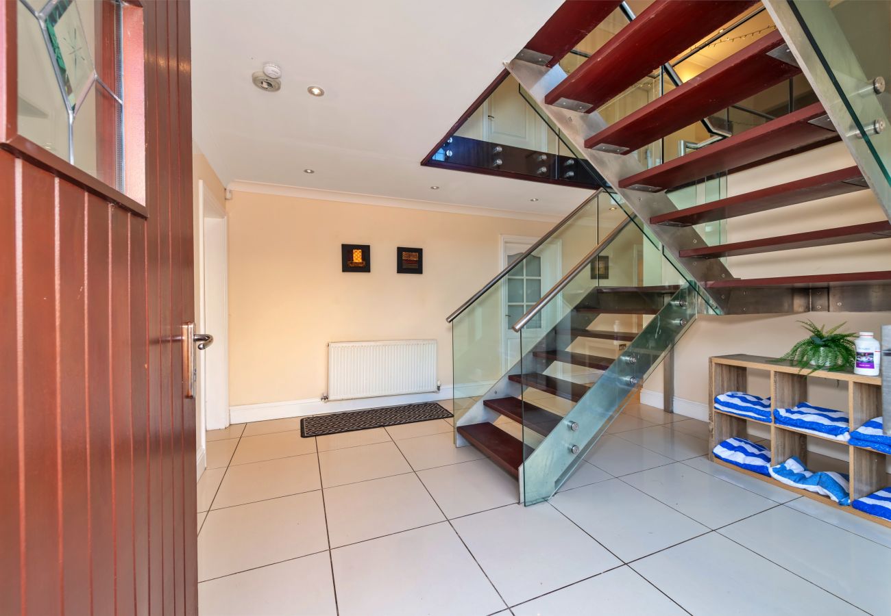 House in Wolverhampton - Tinacre