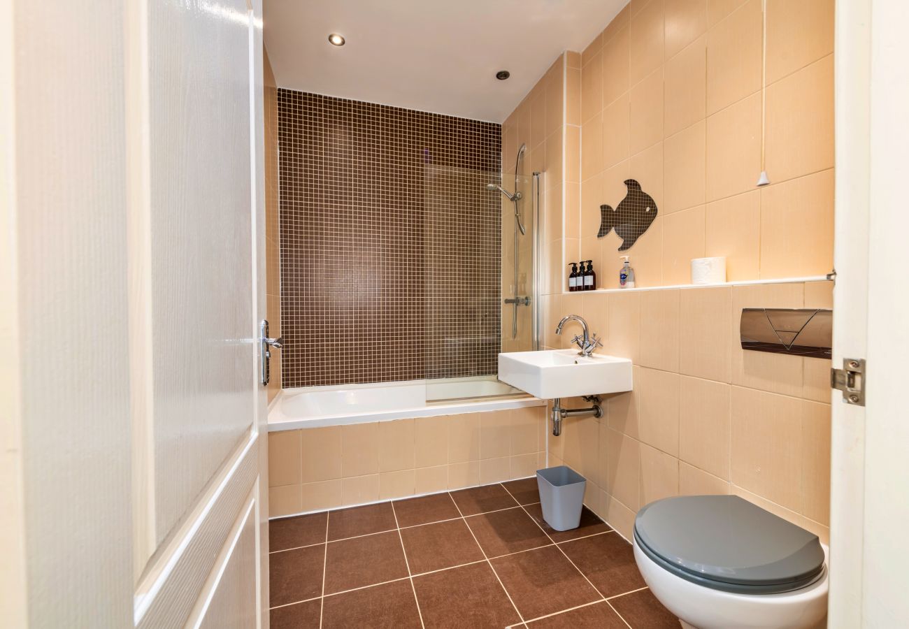 House in Wolverhampton - Tinacre