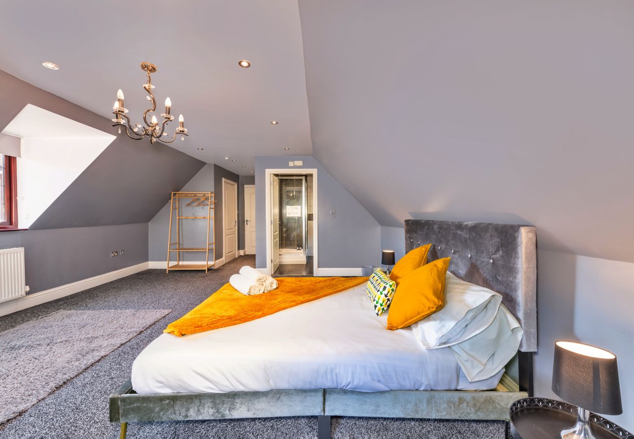 House in Wolverhampton - Tinacre