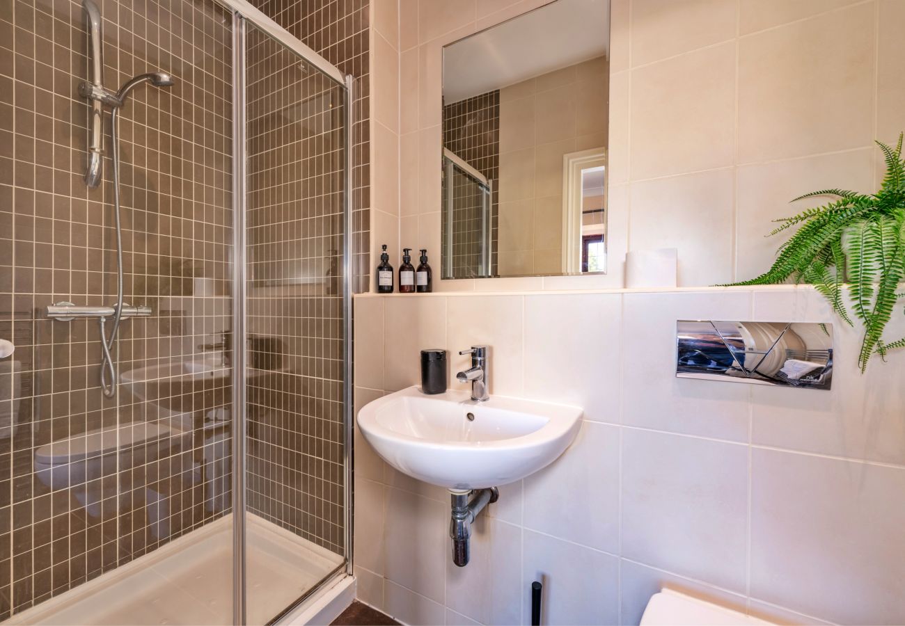 House in Wolverhampton - Tinacre