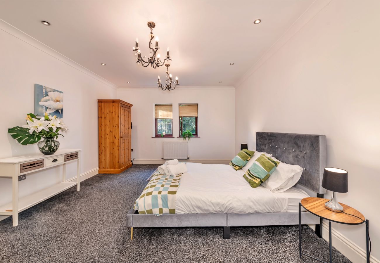 House in Wolverhampton - Tinacre