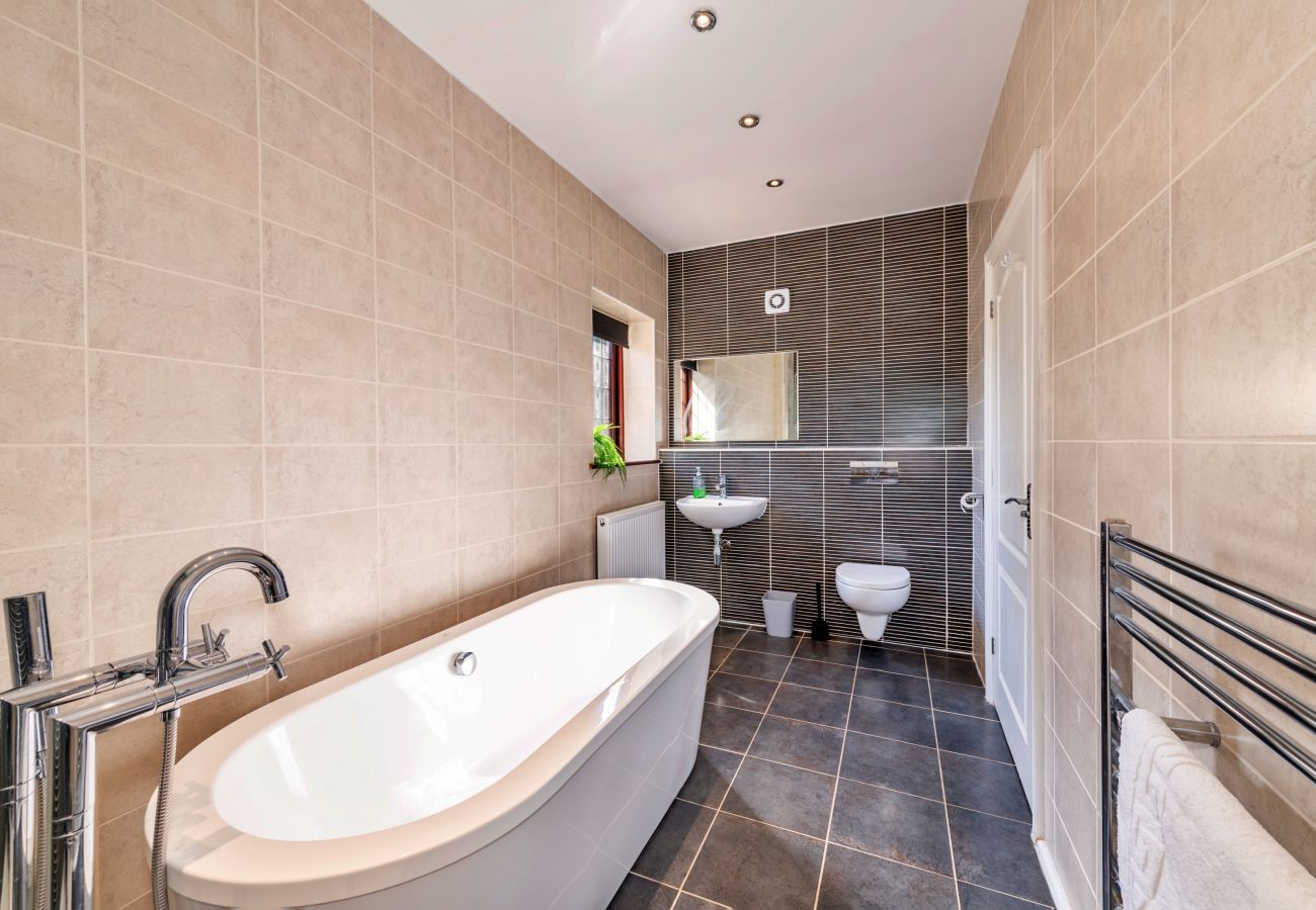 House in Wolverhampton - Tinacre