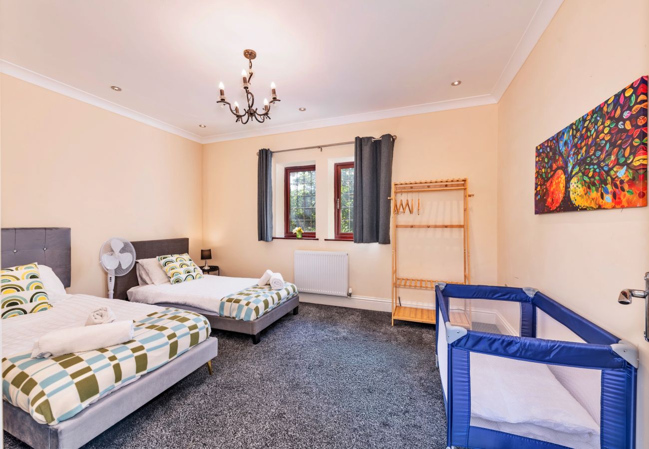 House in Wolverhampton - Tinacre
