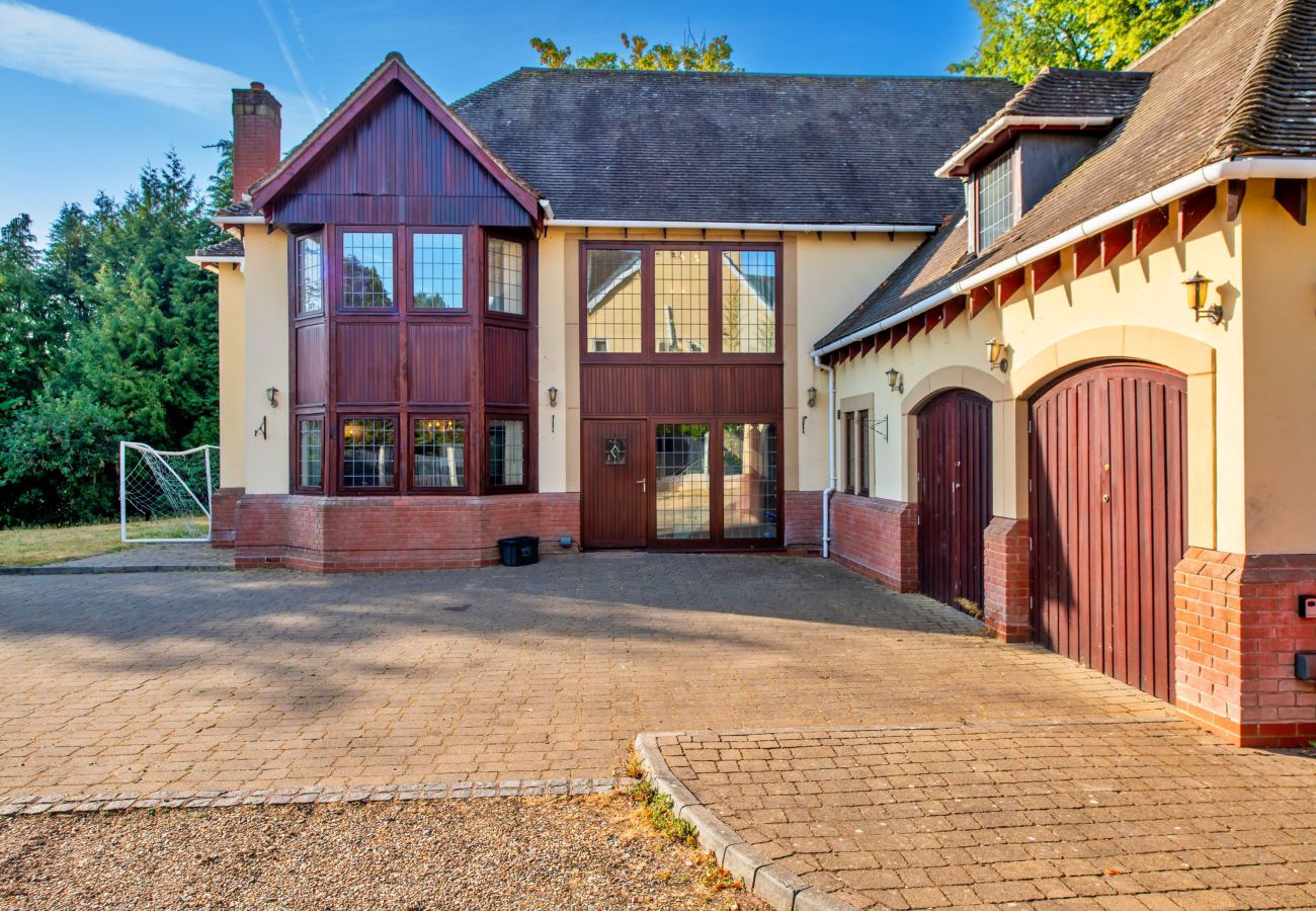 House in Wolverhampton - Tinacre