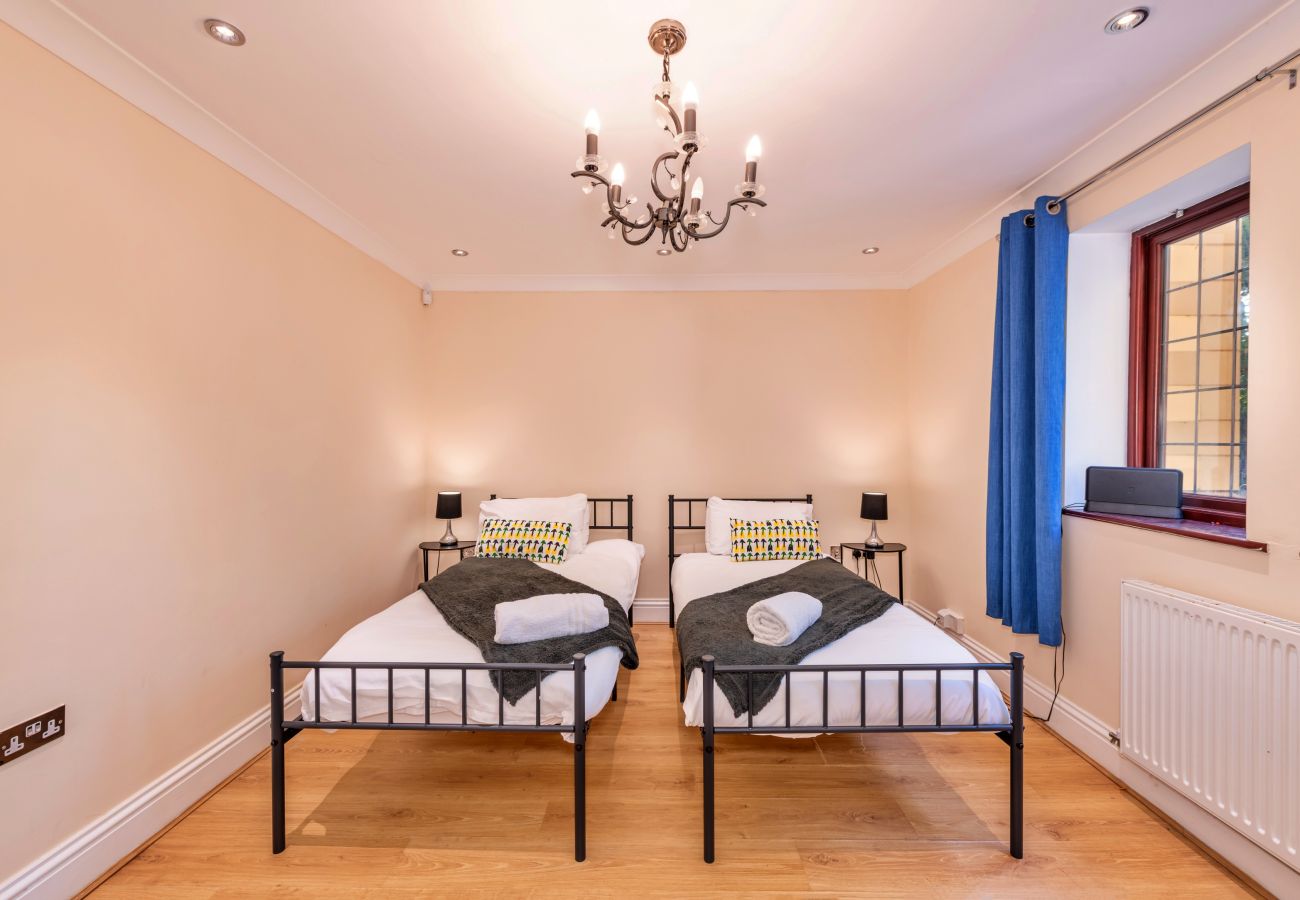 House in Wolverhampton - Tinacre